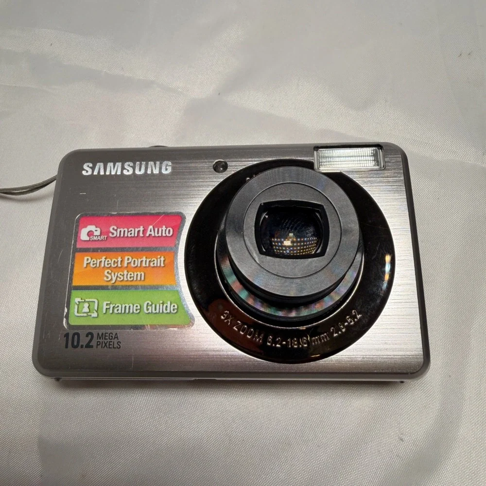 Samsung SL202 Digital Camera 10.2MP 3x Zoom Silver For Repair Bundle Powers On